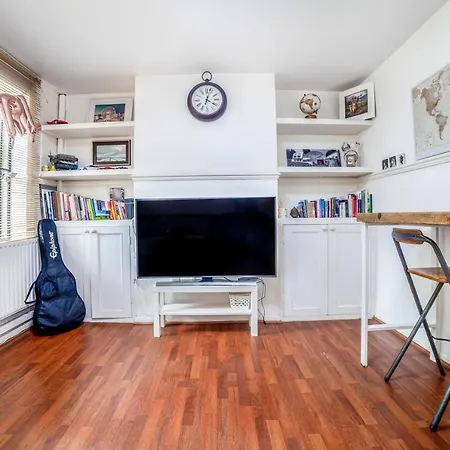 2 Story Apt On The Ground Floor At Clapham North London Exterior photo