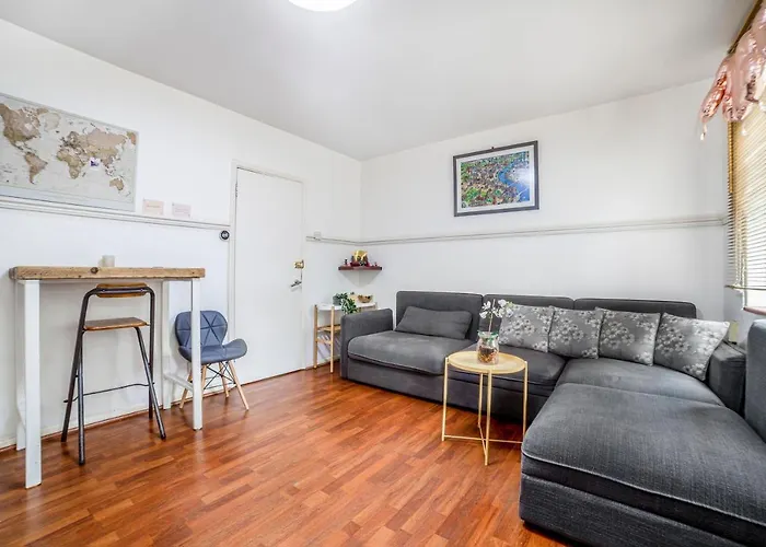 2 Story Apt On The Ground Floor At Clapham North